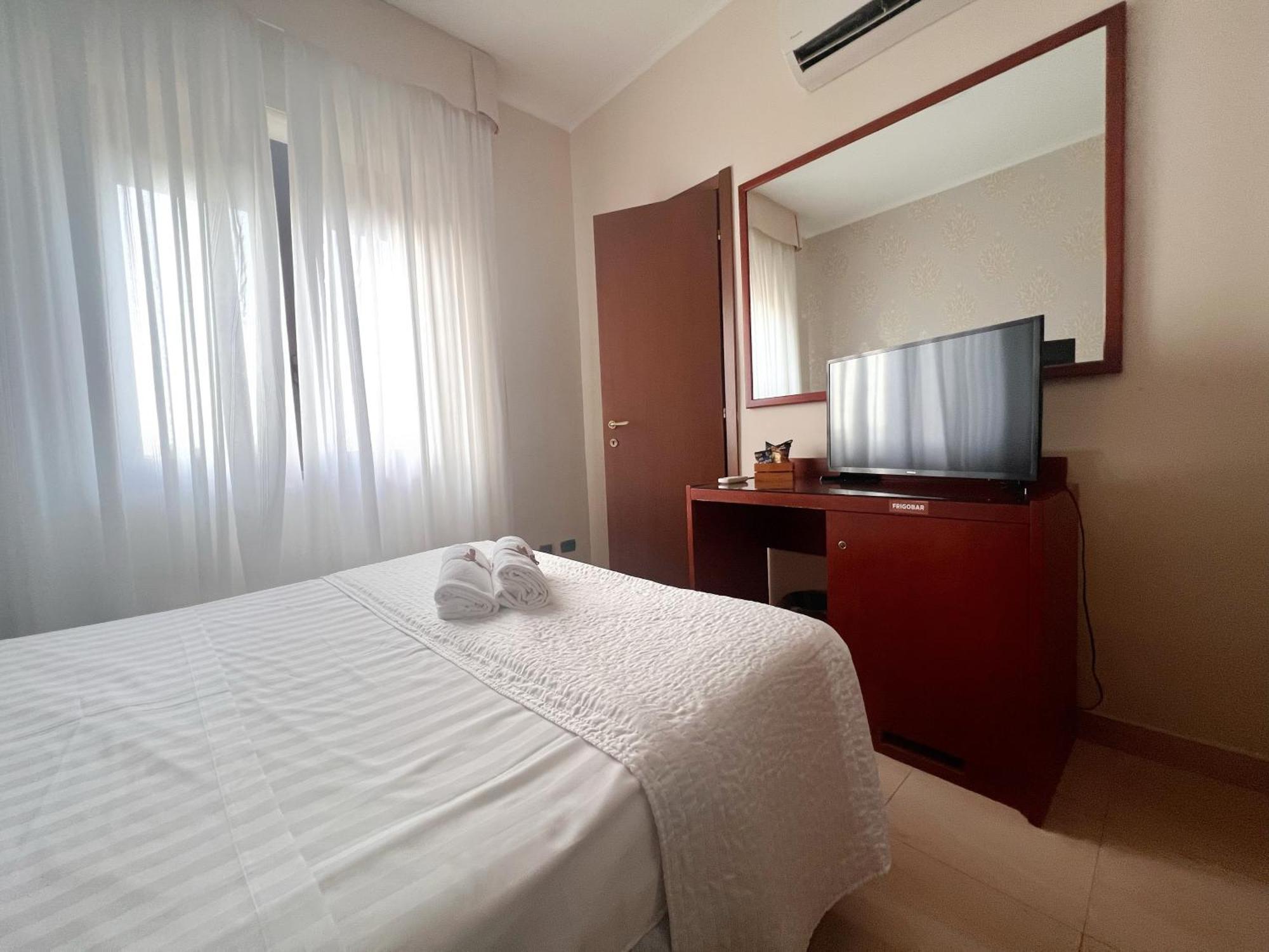 Hotel Paradiso لاغو باتريا المظهر الخارجي الصورة